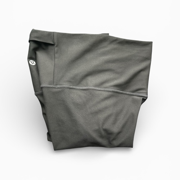 LULULEMON Wunder Train HR Tight w/Pockets 28” Sz 4 Black Pre-Loved - Picture 5 of 6